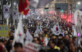 [포토] 탄핵기각, 테헤란로 덮은 태극기