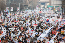 [영상] 영동대로부터 테헤란로까지 태극기 휘날리며