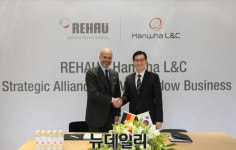 한화L&C, 독일 PVC 창호 업체 레하우와 맞손