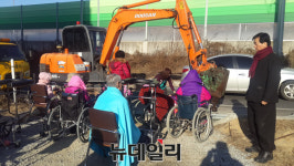 청주 구성리, 마을 진입도로 ‘봉쇄’…주민과 대치