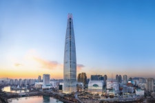 롯데월드타워, 사용승인 완료… 4월 그랜드 오픈