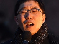 [포토] 춘천서 열린 떼촛불집회 등장한 김제동
