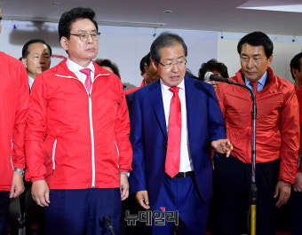 홍준표가 짊어진 한국당, 재건 위한 숙제는