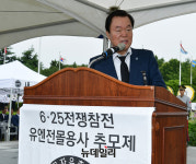 [포토] 유엔전몰용사 추모제, 추모사하는 김경재 총재