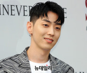 [포토] 그레이, 남심도 사로잡는 외모