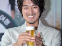 [포토] 술로라이프 김민준 맥주 어때요