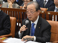 [포토] 공단 내 성희롱 문제 질문 받는 박승규 한국장애인고용공단 이사장