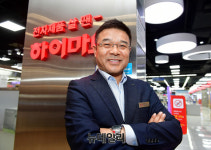 [포토] 프리미엄 카메라전문관 오픈한 롯데하이마트 김포공항점 양희응 지점장