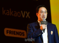[포토] 인공지능 서비스 소개하는 문태식 카카오VX 대표