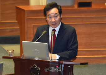[포토] 의원들의 질문에 답하는 이낙연 국무총리