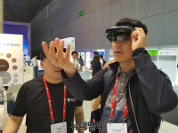 [MWC 2018] 증강현실, 고장난 PC도 내손으로 뚝딱