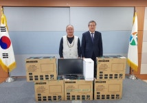 법성사 자은스님, 취약계층 학생 위해 ‘사랑의 컴퓨터’ 전달