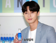 [포토] 이화여대길 등장한 박서준 훈내 풀풀~