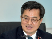 [포토] 김동연 중소기업, 체질개선·신규고용 하라