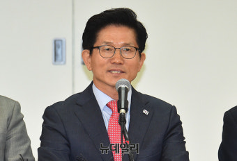 김문수, 안철수에 '멍군'… 김기식 사퇴 1인시위