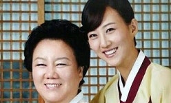 '장윤정 엄마' 육모씨, 딸 임신 중에 또 대형사고