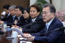 文정부 개각, 전당대회 이후로 미룰 듯