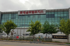 [르포] 해외직구 이 정도일 줄이야… 롯데글로벌 국제특송장 하루 1만 상자 처리