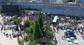 [포토] 동성애 찬반 뒤섞인 동인천광장 퀴어축제