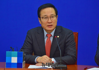 [포토] 모두발언 하는 홍영표 더불어민주당 원내대표