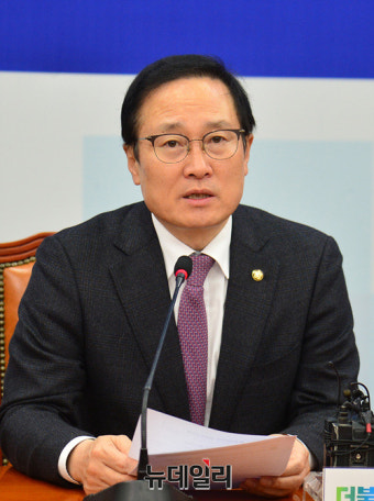 [포토] 발언하는 홍영표 더불어민주당 원내대표