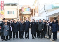  영동세무서 직원들, 전통시장서 ‘제수용품’ 구입 