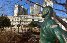 [포토] 논란 끝에 유지된 울산 이승복 어린이 동상