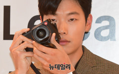 [포토] 사진 찍는 남자 류준열
