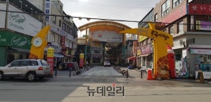 [전통시장] 무극시장은 국제시장 …‘외국인’ 주고객