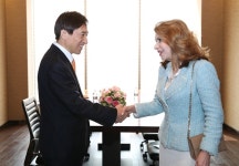 이주열 한은 총재, 카르멘 라인하트 하버드대 교수와 의견 교환