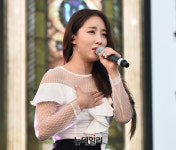 [포토] 열창하는 '미스트롯' 출신 가수 숙행