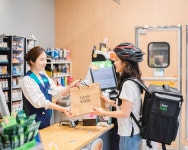 삼각김밥도 주문하면 집으로… 편의점업계, 배달서비스 경쟁 중