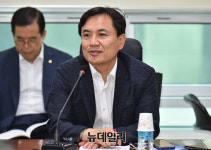 [포토] 축사하는 김진태 자유한국당 의원