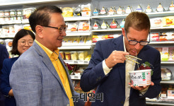 [포토] 세븐일레븐, 생활먹거리·쇼핑공간 특화 푸드드림 오픈