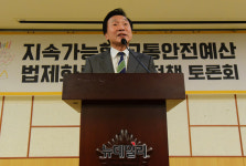 [포토] 축사하는 손학규 바른미래당 대표