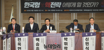 [포토] '한국형 핵 전략' 관련 토론회서 인사말하는 황교안