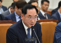 [포토] 국정감사, 답변하는 김창용 정보통신산업진흥원장