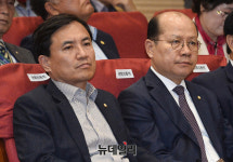 [포토] 황교안 대표 축사 경청하는 김진태-이종명