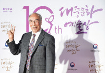 [포토] 대중문화예술상 대통령표창 받는 성우 김기현