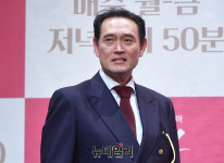 [포토] 데뷔 30년차 배우 김명수 TV제작보고회는 처음이에요