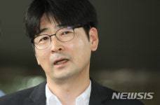 김정은 오셨으면 좋겠다, 안 오신다면 아쉬움… 거듭 존칭 탁현민의 굽신 모드