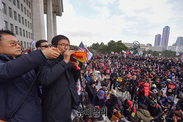 김문수 장관, 공수처 폐지 주장하며 사법체계 흔들면 안 된다