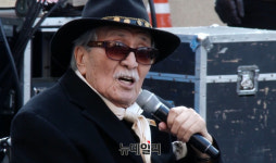 [영상] 광화문 집회 찾은 김동길 대한민국 이 꼴이 이게 뭡니까