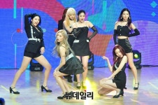 [포토] 눈누난나로 가요계 데뷔한 7인조 걸그룹 시그니처