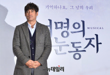[포토] 근사하게 차려입은 배우 이형철