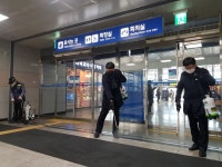 [포토] 대구시,17번 확진자 다녀간 동대구역 집중 방역 소독