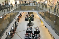 [포토] 일본 출입국 제한 여파..한산한 롯데몰 김포공항점