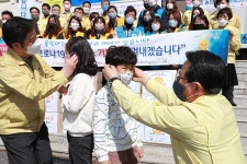 울진군, 코로나19 예방 ‘정성 담은 마스크’ 제작·전달