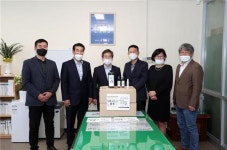 [단신] 강원유통업협회, 방역물품 사회복지協에 전달