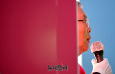 [포토] 하남 신장시장 찾아 이창근 후보 지원유세하는 김종인